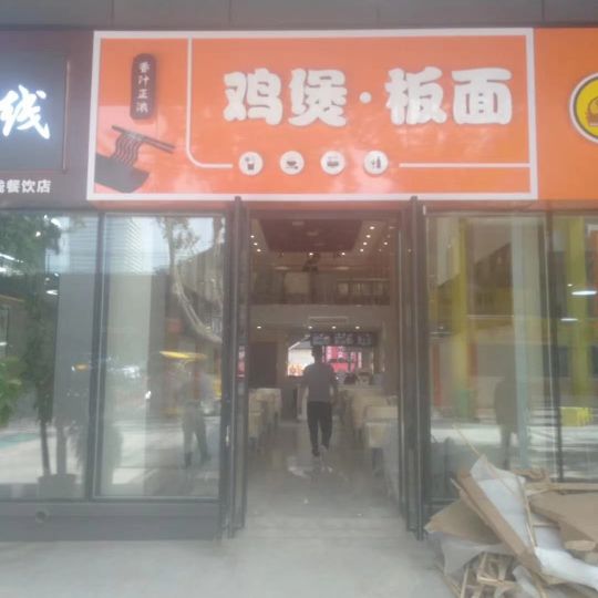 西安飯店餐桌椅批發(fā)廠家，面館餐桌椅定制案例